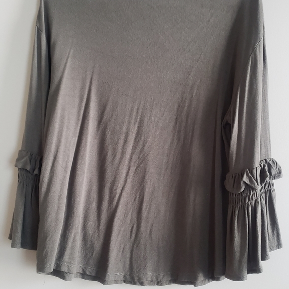 Forest green bell sleeve top - Picture 3 of 3
